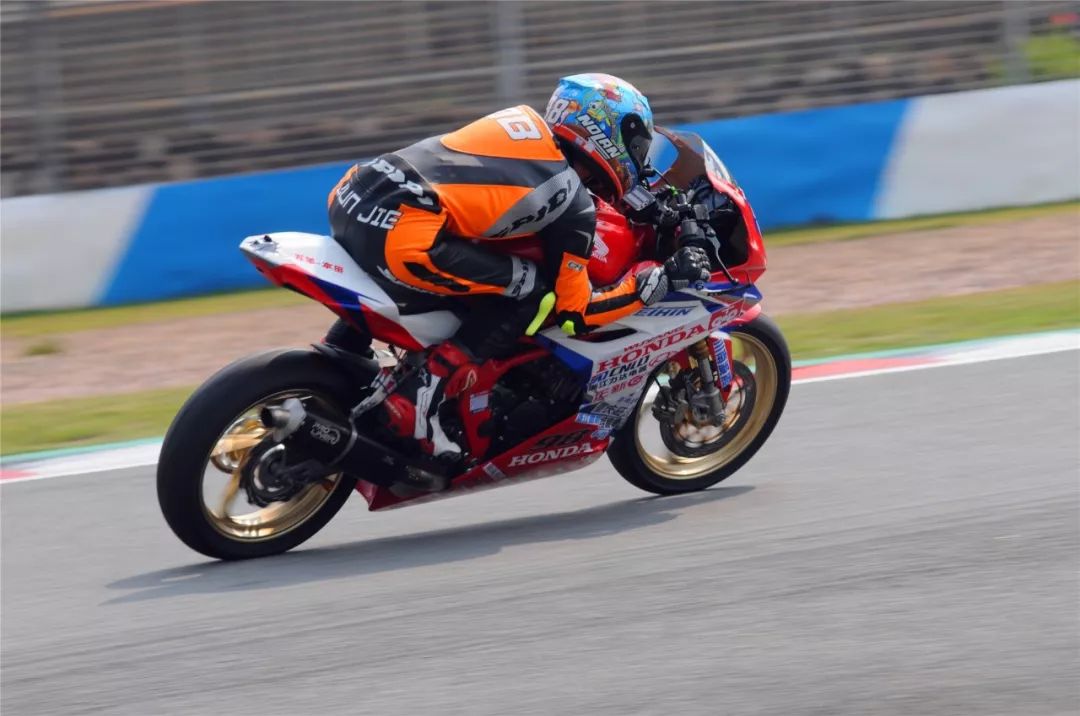 ng28TheShy在利物浦比赛中出色防守，赛事规则更新引发热议！(利物浦的比赛)